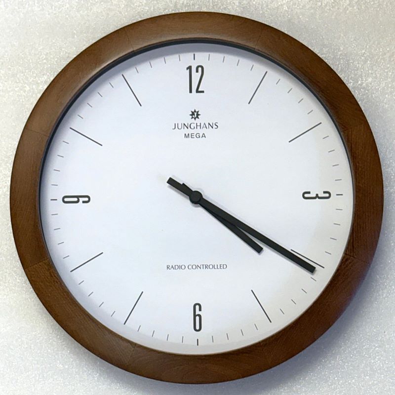 Junghans RCC väggur brun vitT4 Ø34cm