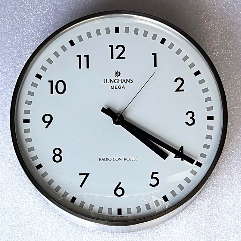 Junghans RCC väggur stål/vitT12 Ø30cm